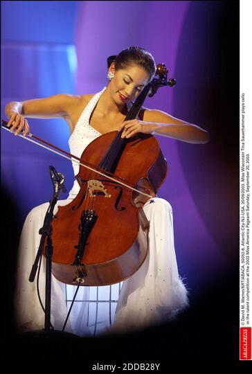 Miss WI, Tina Sauerhammer is 2nd RU at Miss America 2004, Cello-"The Swan"