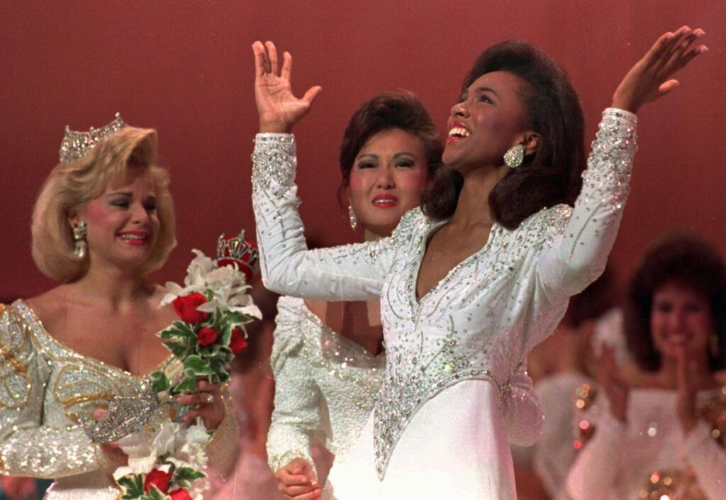 Crowning Moment at Miss America 1990, Miss MO, Debbye Turner WINS
