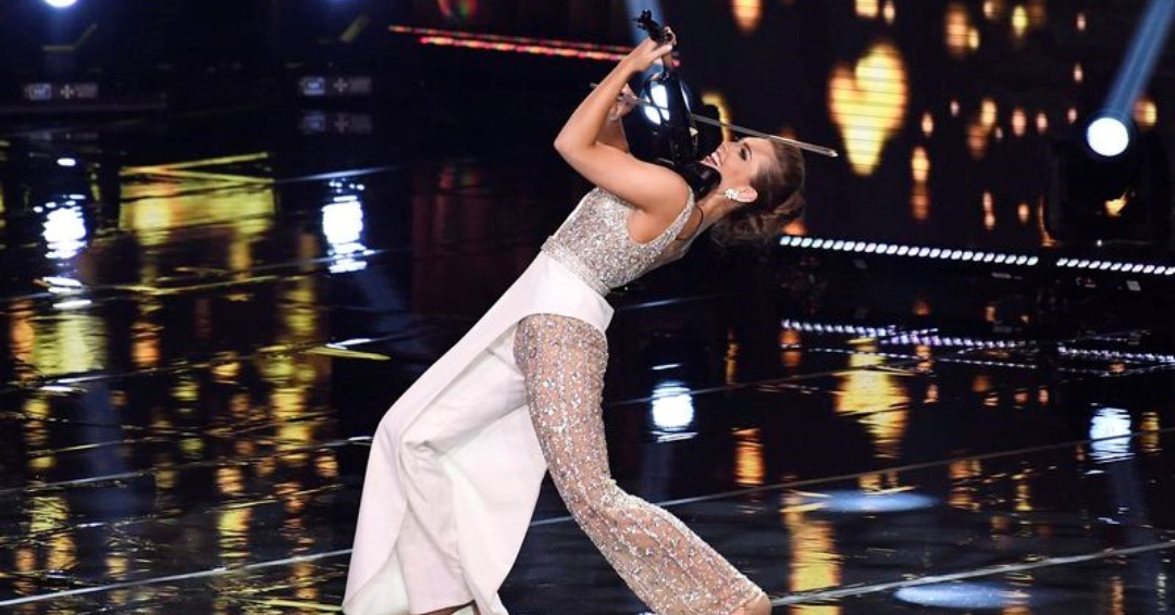 Lauren Bradford, Miss AL, performs on the Electric Violin (The 5th Symphony) at Miss America 2022 (1st RU)
