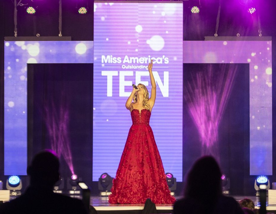 MS Outstanding Teen performs "Tomorrow" at 2022 Miss America Outstanding Teen Pageant (TOP 11)